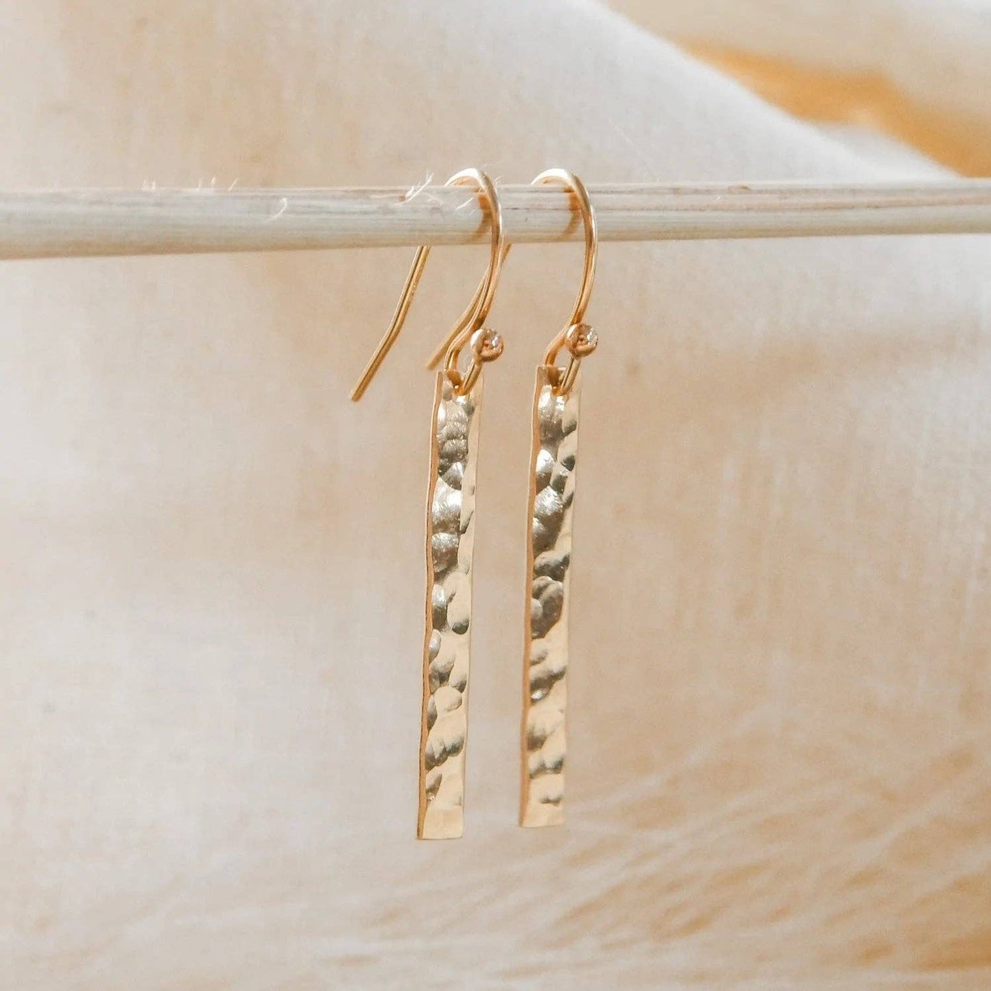 Boucles d'oreilles pendantes à barre martelée - Minimaliste, hypoallergénique
